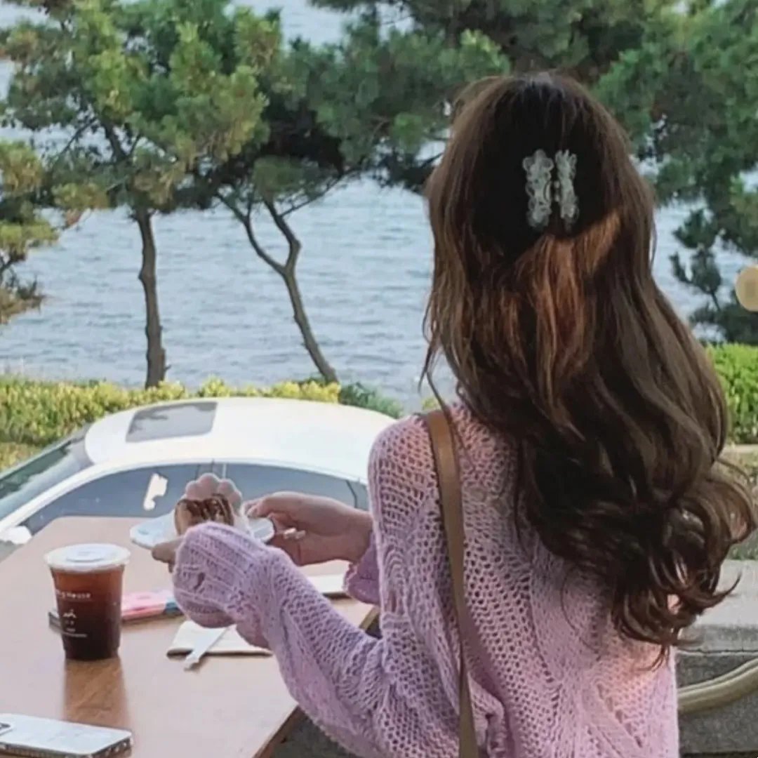 采蘑菇的夫妻